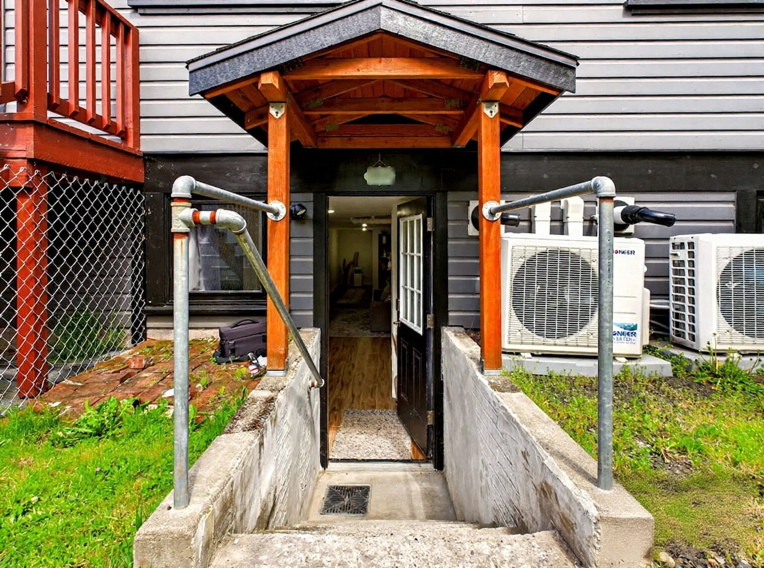 Building Photo - 132 SE 7th Ave