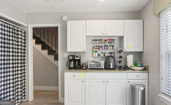 Building Photo - 6980 Roswell Rd