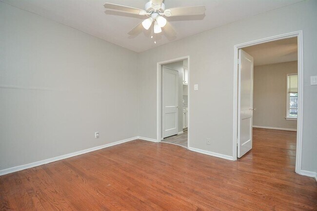 Building Photo - 2718 Wroxton Rd