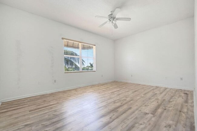 Building Photo - 1650 Presidential Way