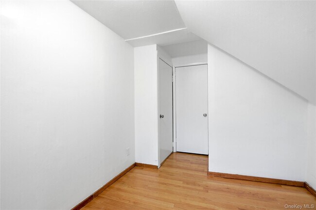 Building Photo - 1-12 Walnut St