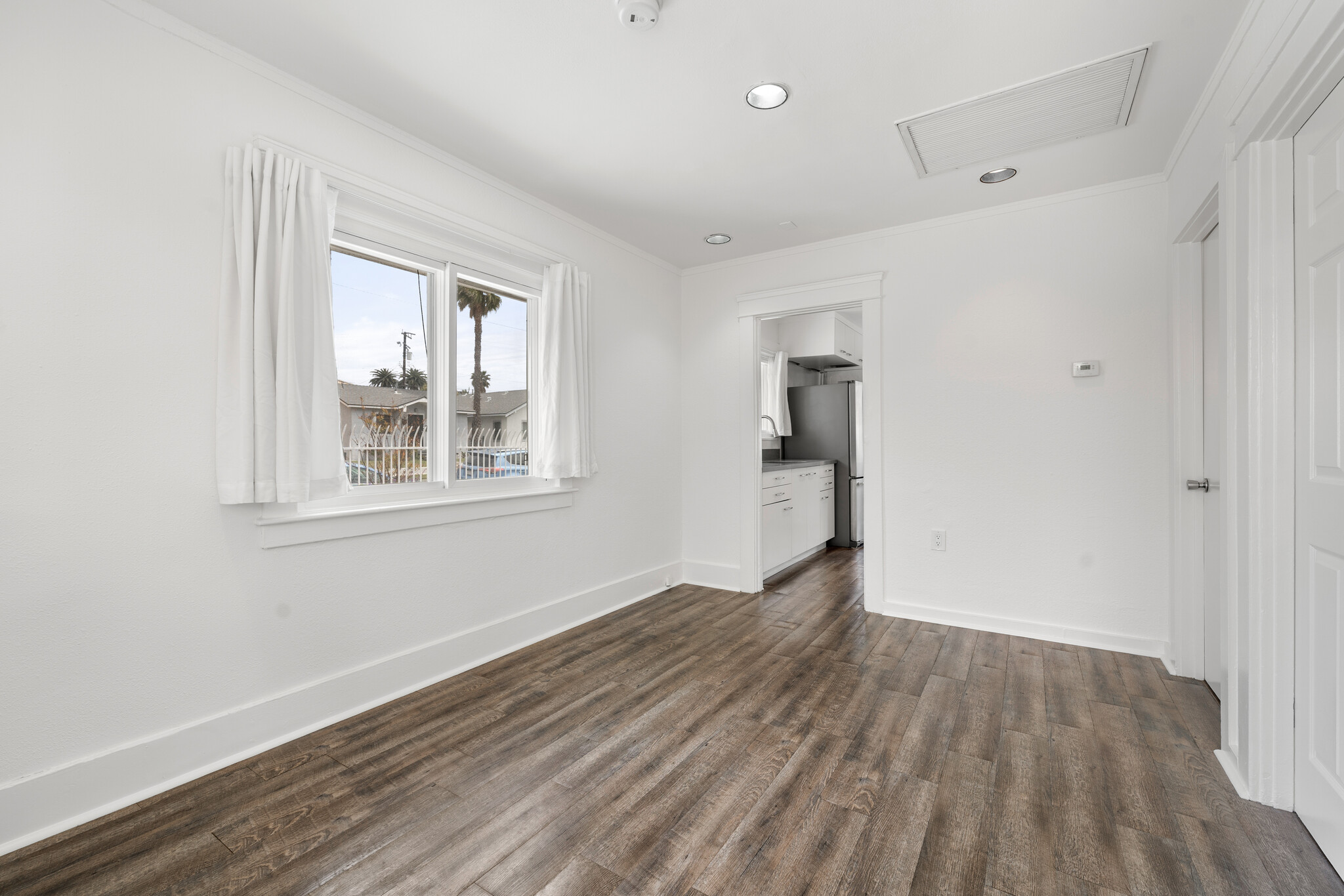 Living Room - 615 S Grevillea Ave