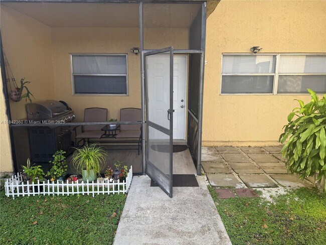Building Photo - 15689 SW 73rd Cir Terrace