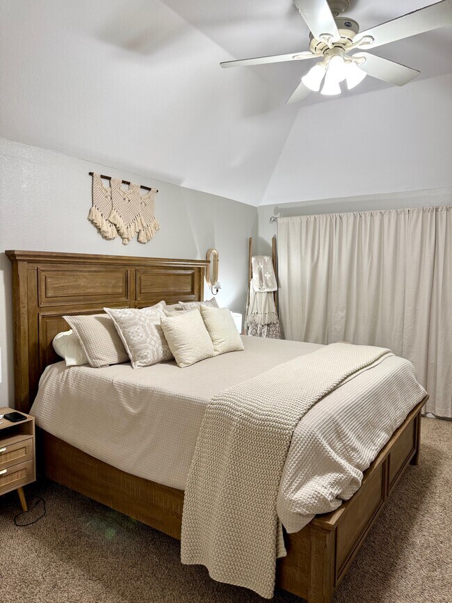 Building Photo - 1353 Pecan Ridge