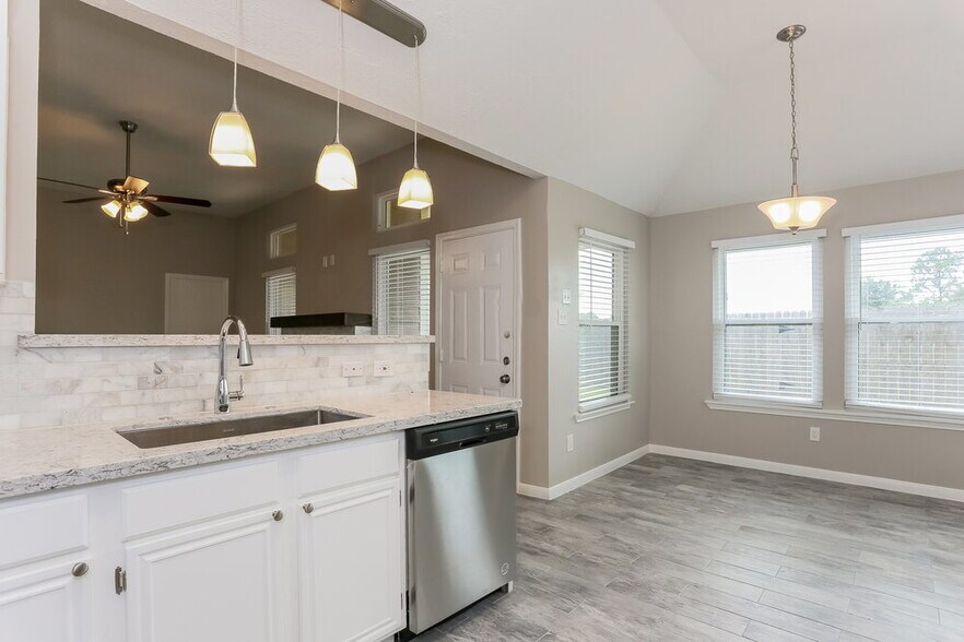 Building Photo - 1407 Bayou Glen Dr