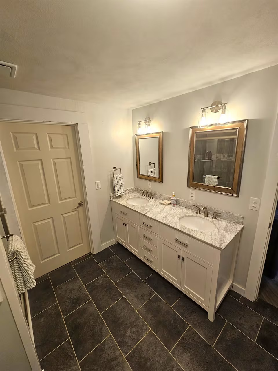 Main Bath - 6117 E Lake Rd