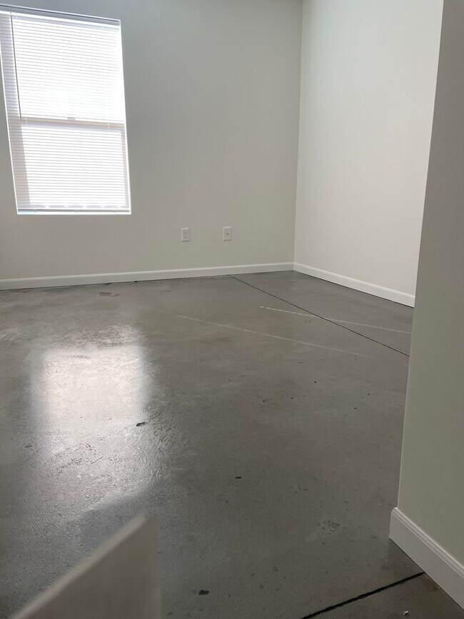 Primary Photo - 3 Bedroom 2 bath Duplex with Garage Near WSU