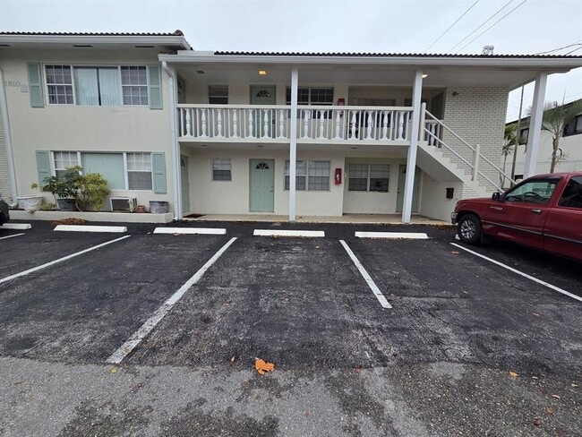 Building Photo - 1810 NE 56th St