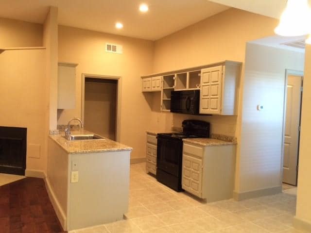 Building Photo - 9822 Camfield Ave