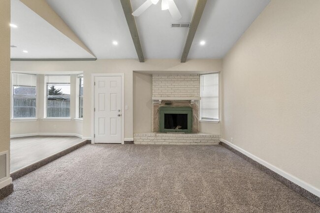 Building Photo - 1671 S Pecan Ave