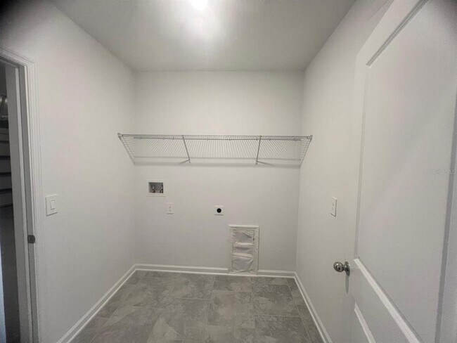Building Photo - 4964 Worchester Dr