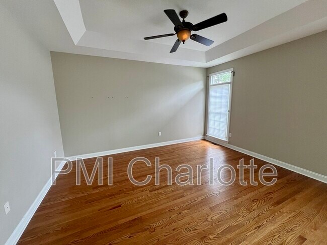 Building Photo - 4432 Shannamara Dr