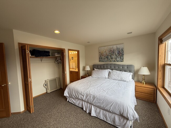 Building Photo - 217 E Pkwy Dr