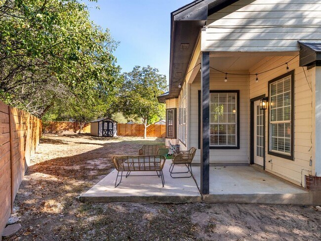 Building Photo - 2934 Sussex Gardens Ln