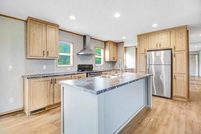 Building Photo - SPACIOUS 4 BR | 3 BA HOME W/ PLENTY OF PRI...