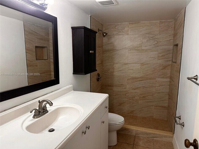 Building Photo - 7231 Miami Lakes Dr