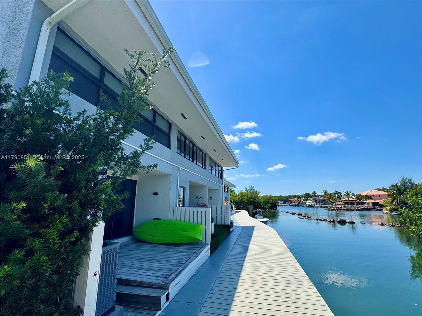 Building Photo - 323 Poinciana Island Dr