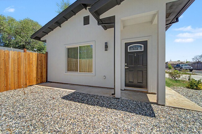 Building Photo - BRAND NEW 2 BEDROOM 2BATH