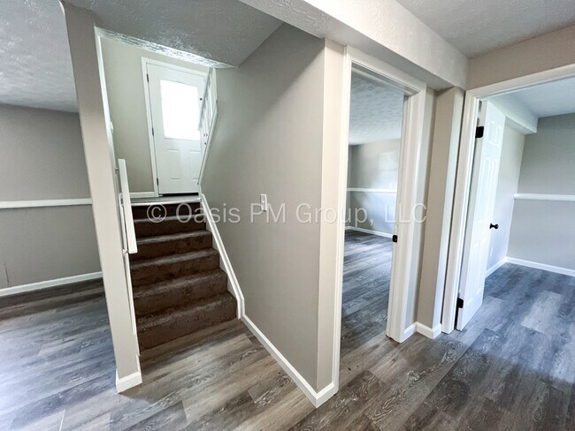 Building Photo - 912 Tellega Ave