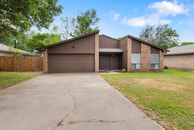 Building Photo - 4136 Willow Oak St