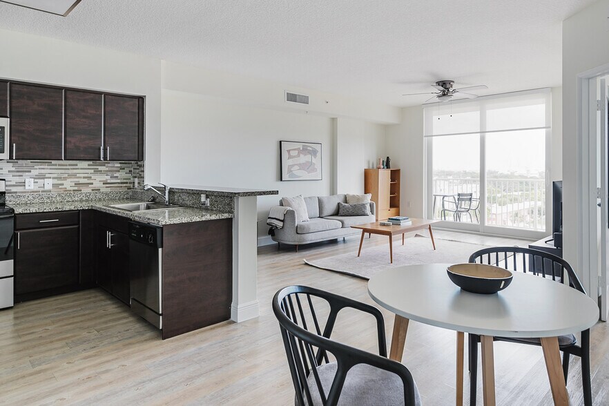 Building Photo - 987 SW 37th Ave