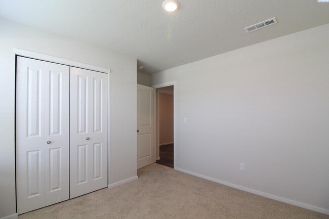 Building Photo - 4 Bed/2 Bath Home in West Pasco
