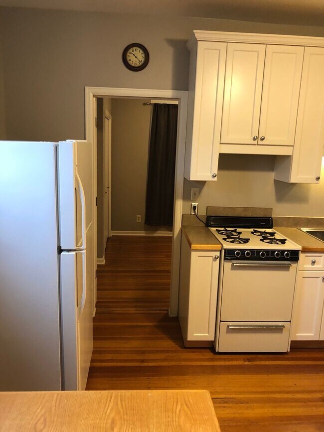 Building Photo - 217 E Oak St