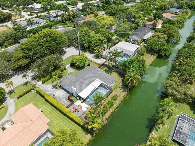 Building Photo - 16840 SW 87th Ave