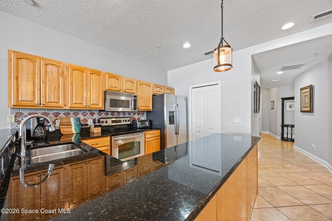 Building Photo - 601 N Miramar Ave