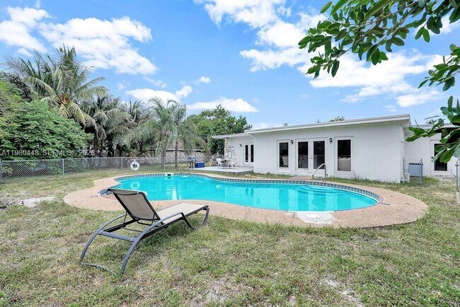 Building Photo - 2417 Pierce St