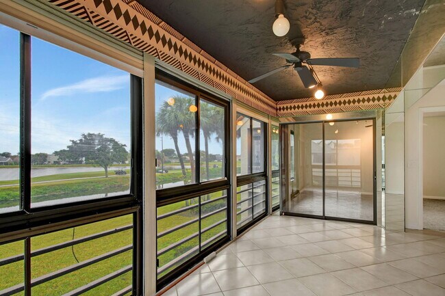 Building Photo - 5519 Fairway Park Dr