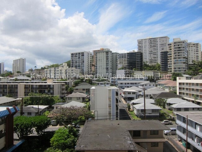 Building Photo - Conveniently Located, Renovated Condo w/Pa...