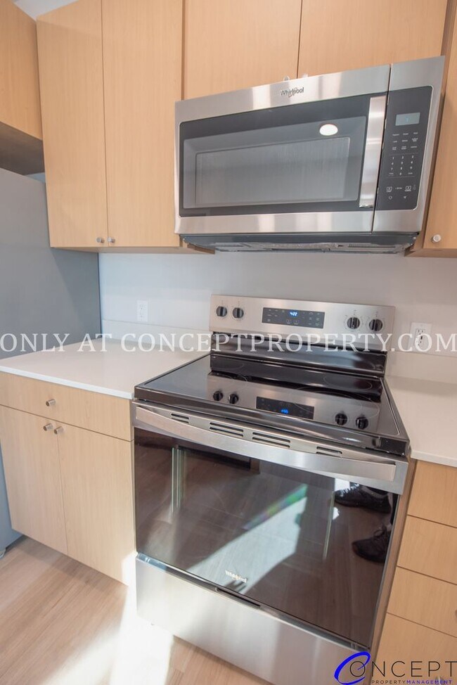 Building Photo - Modern Design, Exceptional Space: Discover This 3-Bedroom Residence at Studio Crossing!