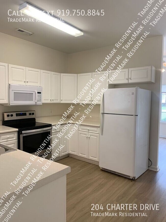 Building Photo - 204 Charter Dr