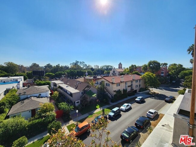 Building Photo - 10389 Almayo Ave