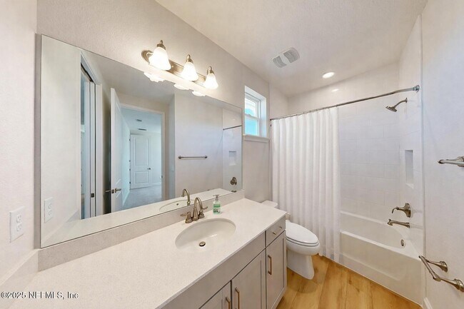 Building Photo - 19 Spinney Ln