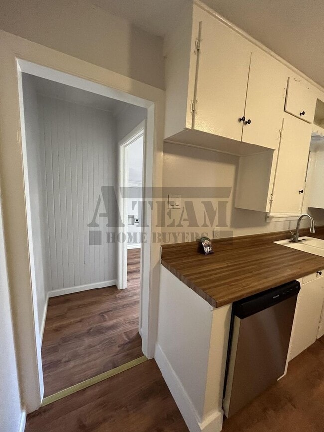 Building Photo - Beautiful Remodeled 3 Bed 2 Bath