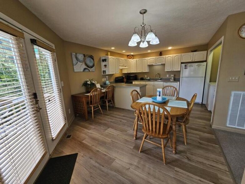 Building Photo - 1208 Edelweiss Dr