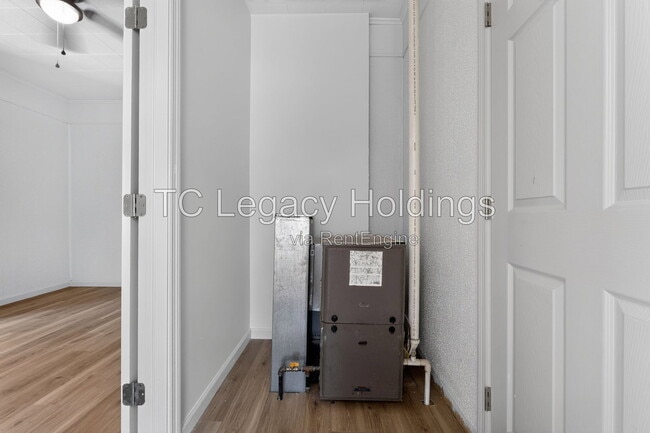 Building Photo - 87 Crisfield St