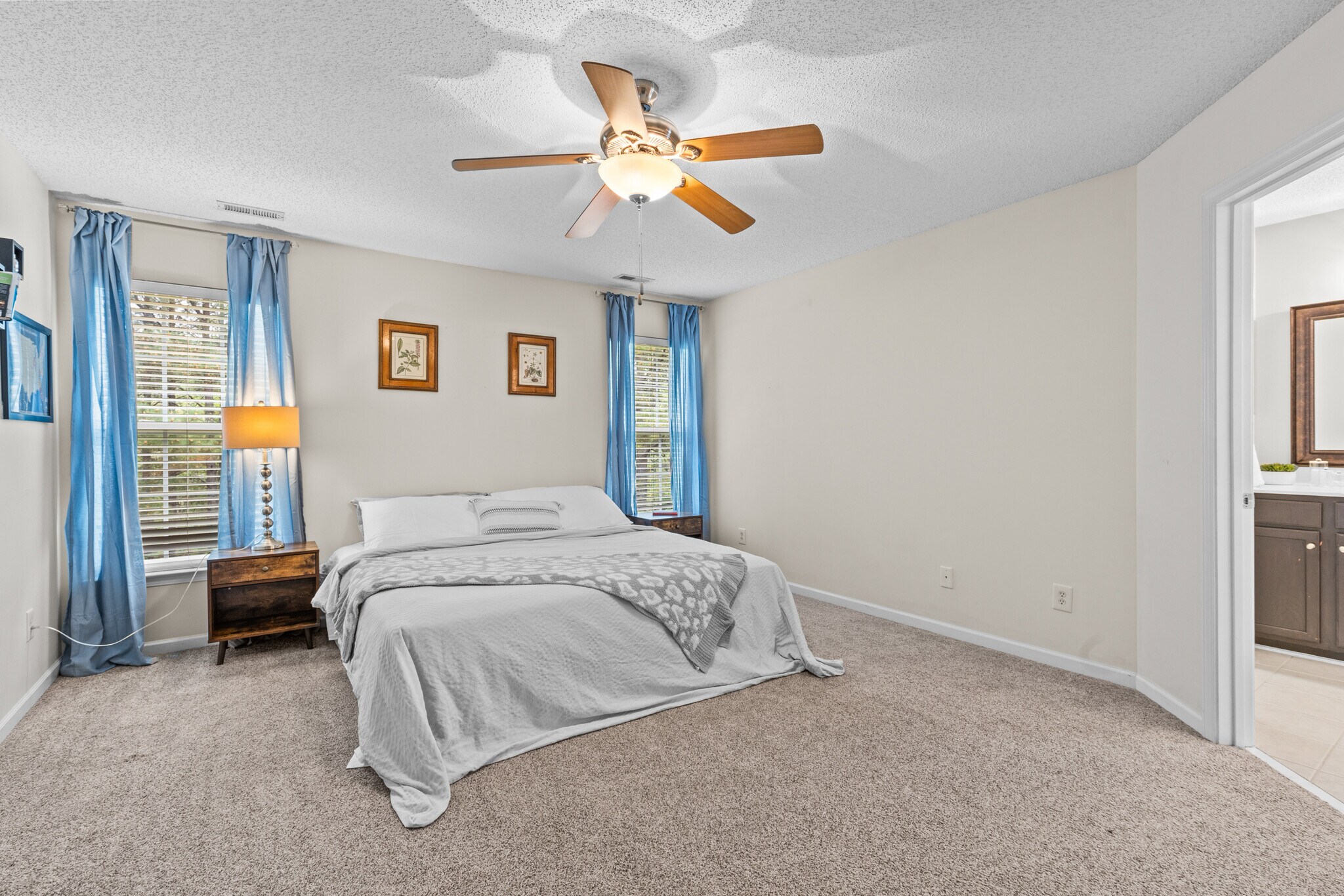Building Photo - 512 Red Oak Ct