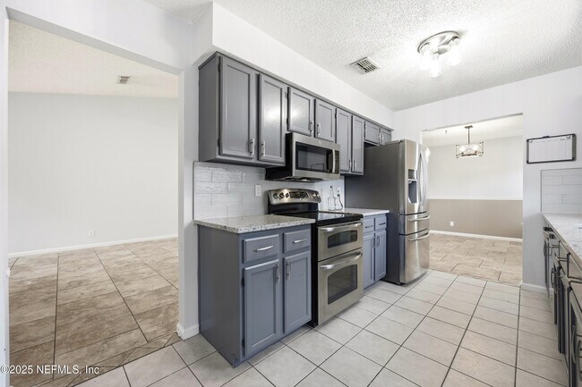 Building Photo - 14049 Broken Bow Dr N