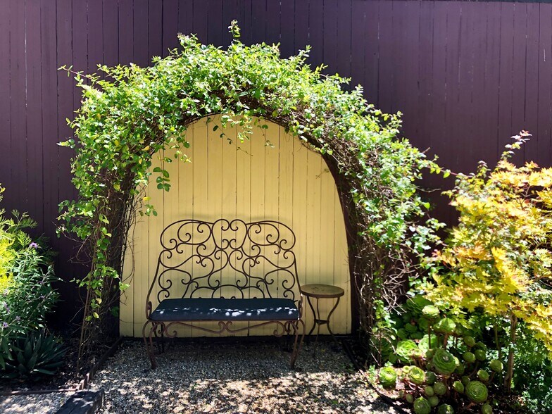 Shared garden - 1528 Fulton Street