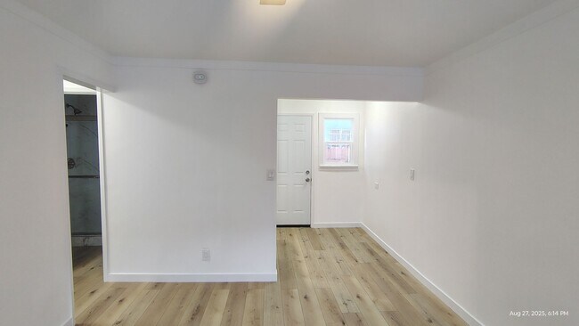 Primary Photo - 1565 S Hobart Blvd