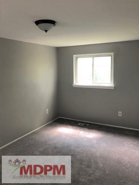 Building Photo - 95 E Rowland Ave