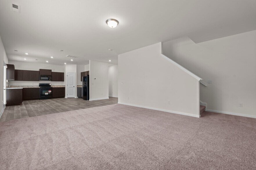 Building Photo - 827 Biltmore Dr