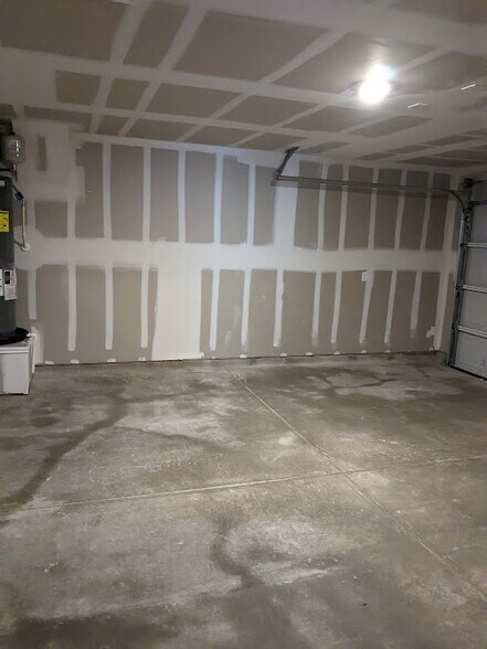 2-car garage - 6826 Turnpike