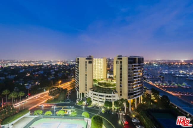 Building Photo - 4314 Marina City Dr