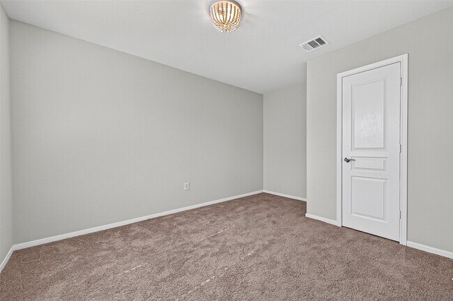 Building Photo - 24603 Royal Pike Dr