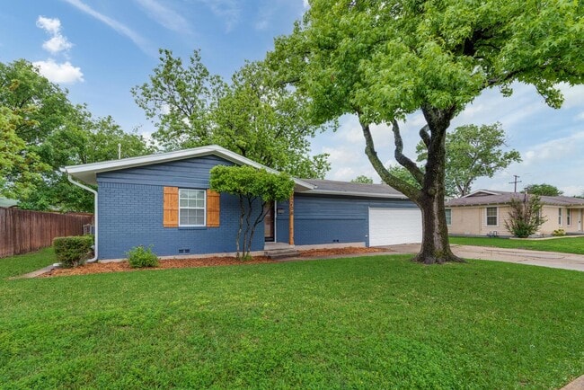 Primary Photo - 6708 Manor Dr