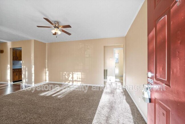 Building Photo - 609 Artic Ave